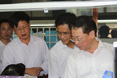 福建省紀(jì)委副書記、監(jiān)察廳廳長(zhǎng)陳善光一行視察虹潤(rùn)公司